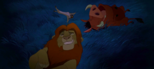 Simba, Timon och Pumbaa ligger i gräset på natten och ser höga ut
